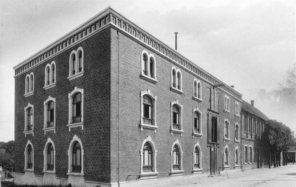 Das erste Betriebsgebäude der Strumpf-Fabrik Rhode